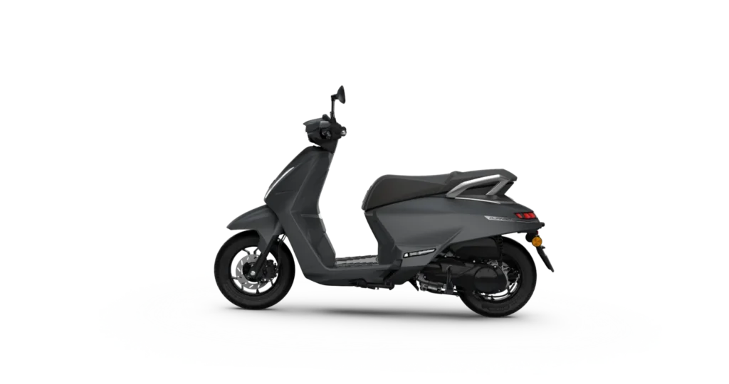 Django Evo, vista tres cuartos delantera